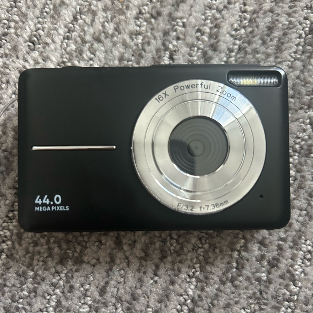 Digital camera - Picture 2 of 4